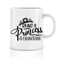 Lade das Bild in den Galerie-Viewer, Nahaufnahme des Tassen-Schriftzugs 'Being a princess is exhausting