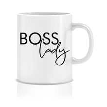 Lade das Bild in den Galerie-Viewer, Nahaufnahme des Tassen-Schriftzugs 'Boss Lady' - eine Hommage an starke und unabhängige Frauen.