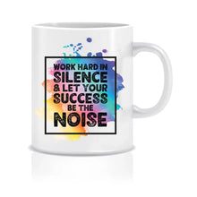 Lade das Bild in den Galerie-Viewer, Nahaufnahme der Tasse mit motivierendem Zitat - ein täglicher Ansporn für Erfolgssuchende.