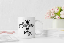 Lade das Bild in den Galerie-Viewer, Success is Sexy' Tasse mit dem selbstbewussten Schriftzug 'Success is sexy'