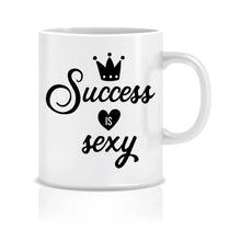 Lade das Bild in den Galerie-Viewer, Nahaufnahme der Tasse mit inspirierendem Zitat - ein Statement für Selbstbewusstsein und Erfolg