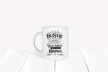 Lade das Bild in den Galerie-Viewer, Detailansicht der Tasse, die den Schriftzug zeigt - eine Botschaft an alle, die unbeirrt ihrem Weg folgen