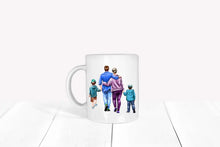 Lade das Bild in den Galerie-Viewer, Familie mit 2 Kindern beim Spazieren