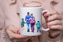 Lade das Bild in den Galerie-Viewer, Familie mit 2 Kindern beim Spazieren