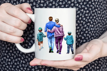 Lade das Bild in den Galerie-Viewer, Familie mit 2 Kindern beim Spazieren