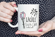 Lade das Bild in den Galerie-Viewer, Spruchtasse: Lächle und die Welt ändert sich