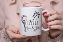 Lade das Bild in den Galerie-Viewer, Spruchtasse: Lächle und die Welt ändert sich