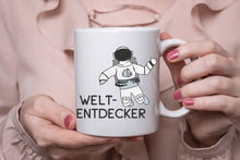 Lade das Bild in den Galerie-Viewer, Spruchtasse_weltentdecker_personalisierte Tasse_wish-print