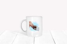 Lade das Bild in den Galerie-Viewer, Personalisierte Tasse_Hochzeit_Brautpaar Hände_Wish-Print