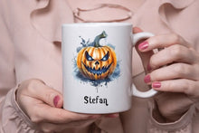 Lade das Bild in den Galerie-Viewer, Personalisierte Halloween Tasse von Wish Print mit einem Gruselkürbis