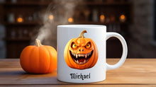 Lade das Bild in den Galerie-Viewer, Personalisierte Halloween-Tasse von Wish Print: Spukender Jack O' Laterne mit deinem Namen