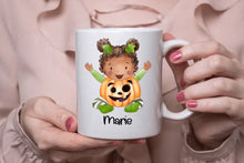 Lade das Bild in den Galerie-Viewer, Personalisierte Halloween-Tasse von Wish Print: Süßes Kind im Halloween Kostüm