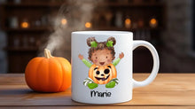 Lade das Bild in den Galerie-Viewer, Personalisierte Halloween-Tasse von Wish Print: Süßes Kind im Halloween Kostüm