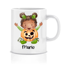Lade das Bild in den Galerie-Viewer, Personalisierte Halloween-Tasse von Wish Print: Süßes Kind im Halloween Kostüm