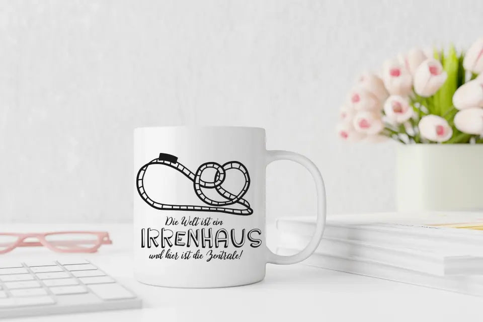 Spruchtasse: Die Welt ist ein Irrenhaus